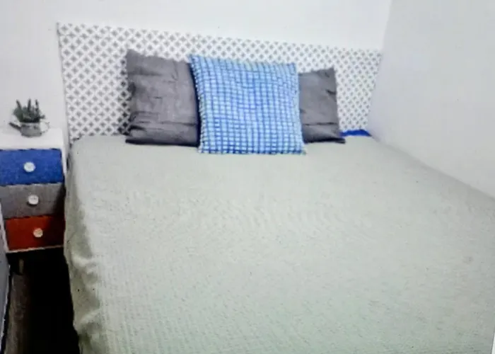 Overlooking The Bay Of 罗萨斯